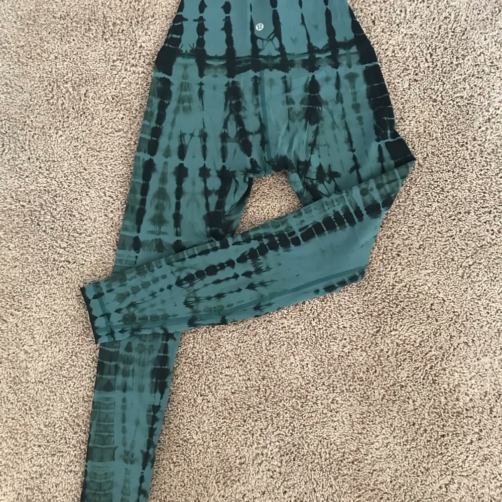 🌟 RARE 🌟tie dye lululemon leggings size 6